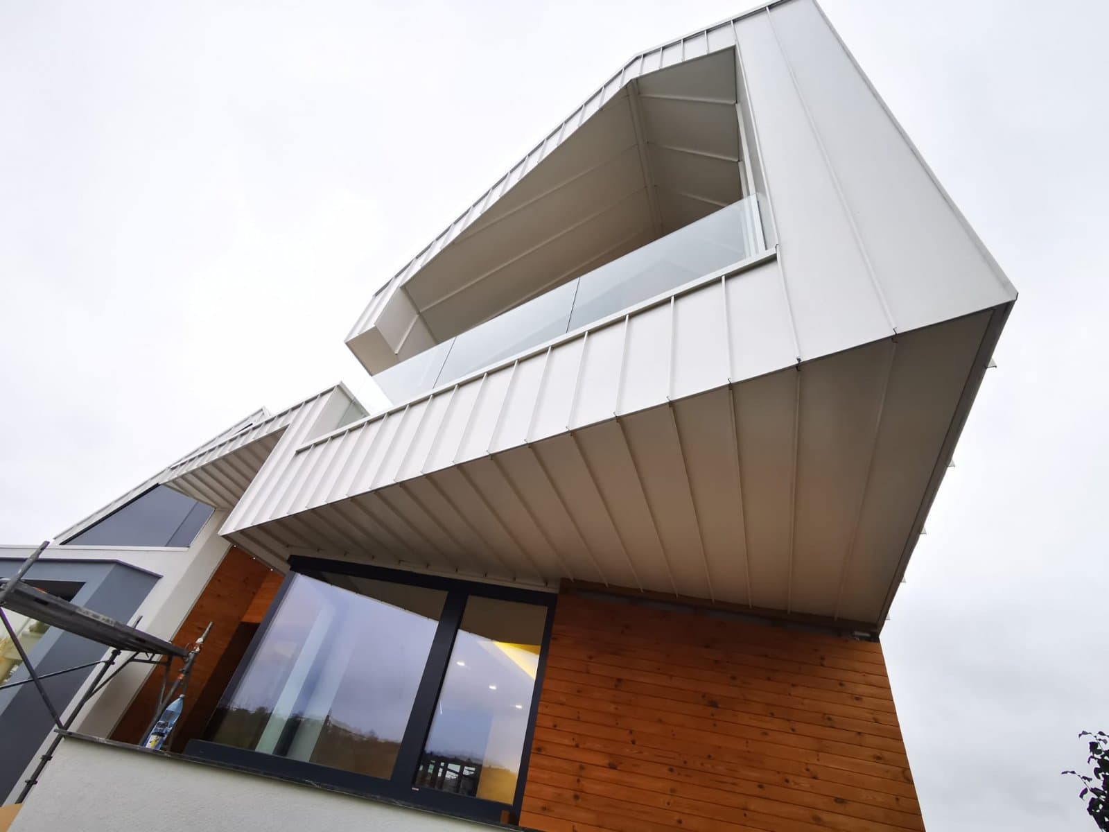 Învelitoare aluminiu prevopsit RAL 7016 + RAL 9010